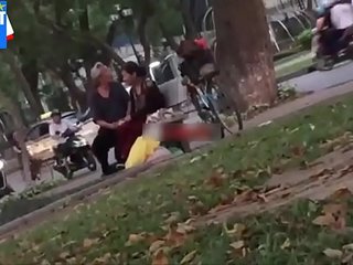 cụ bà chiều cụ ông